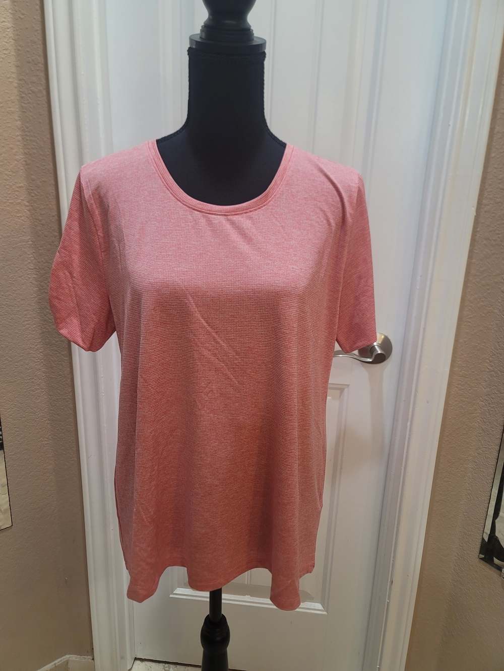 Izod Short Sleeve Crew Neck Tee in Heather Rose